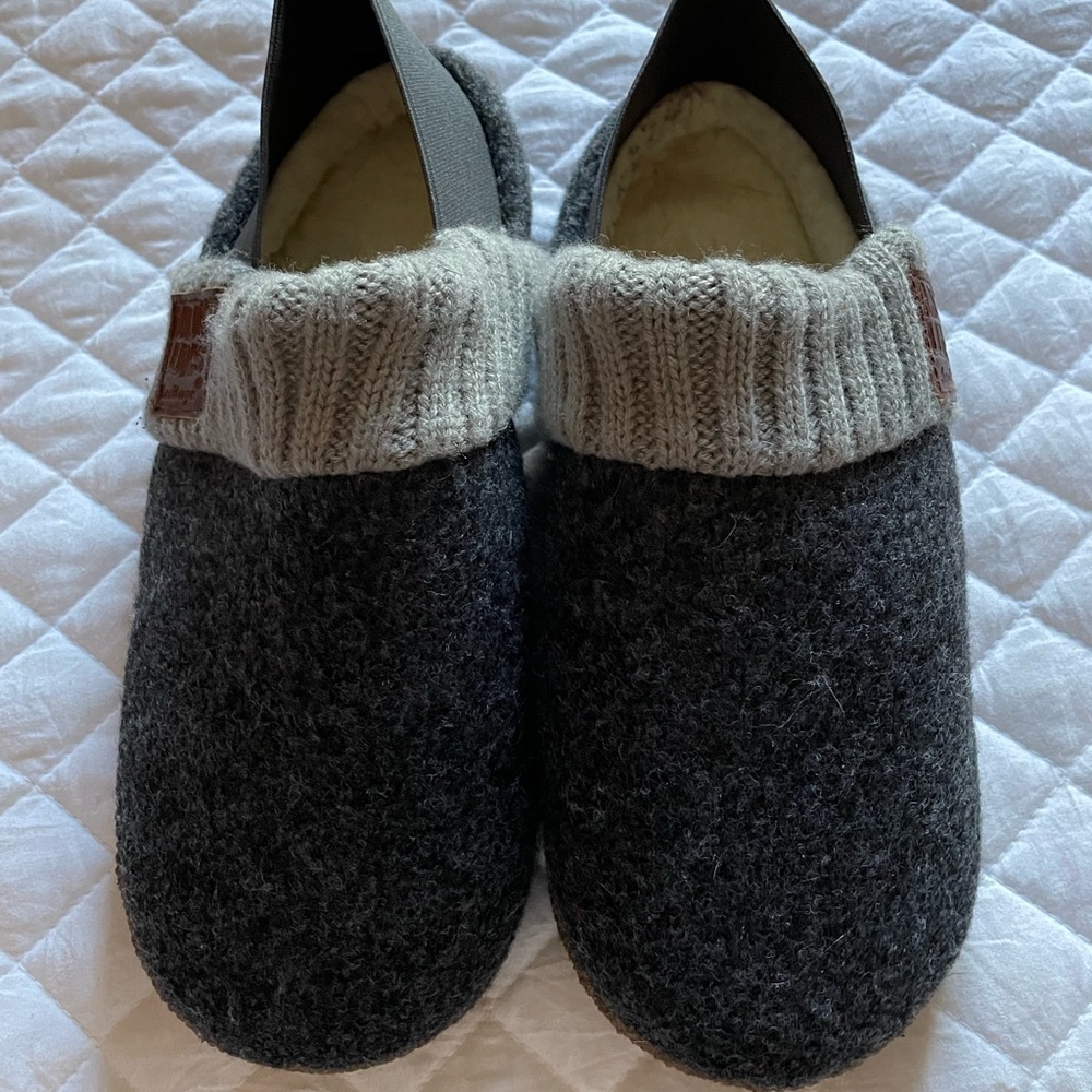 EUC Muk Luks SZ 9-10